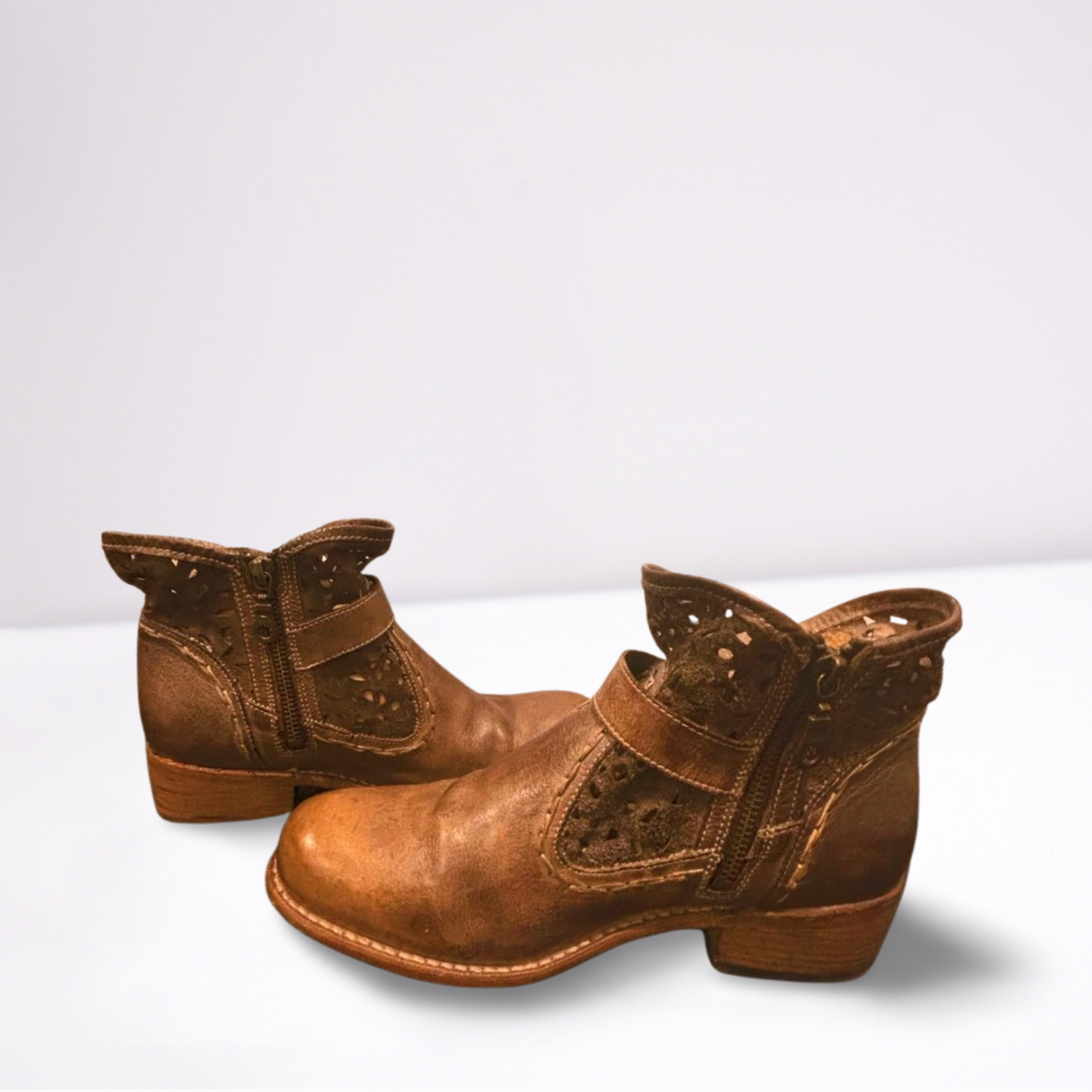 BED STU Heather Women’s Ankle Zip Perforated Leather Boots Brown Size 9 VGUC