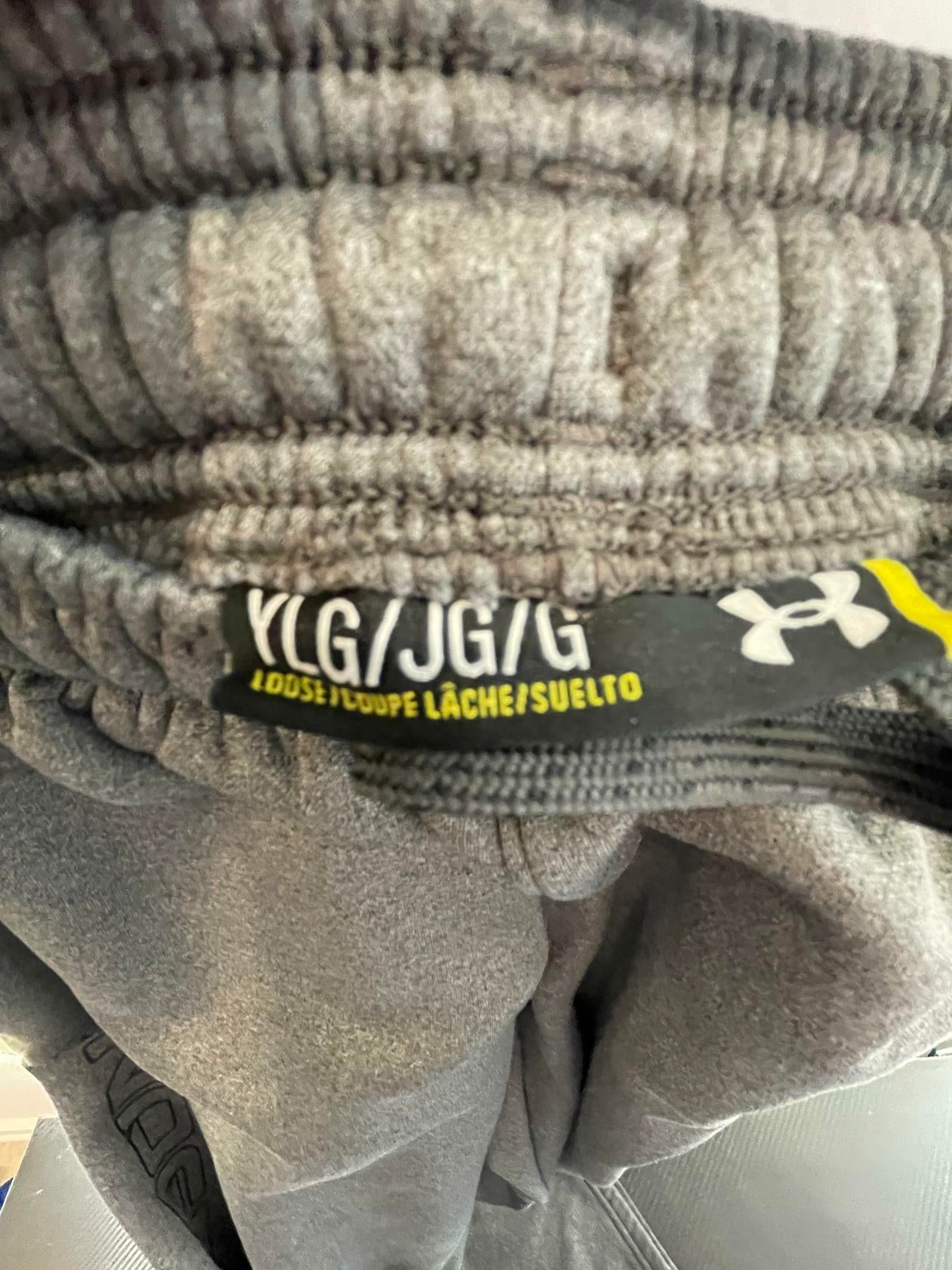Pantalones deportivos grises para jóvenes Under Armour - Muy bueno