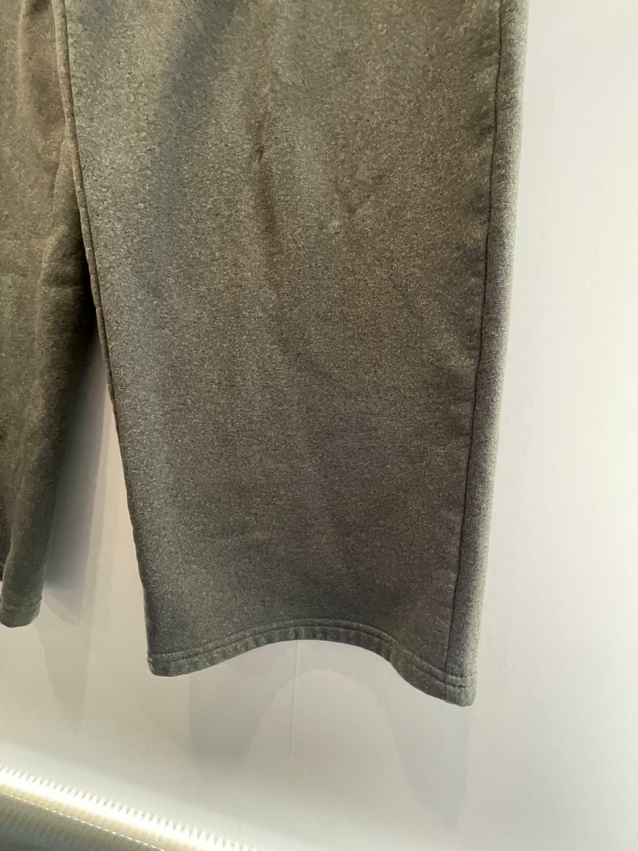 Pantalones deportivos grises para jóvenes Under Armour - Muy bueno