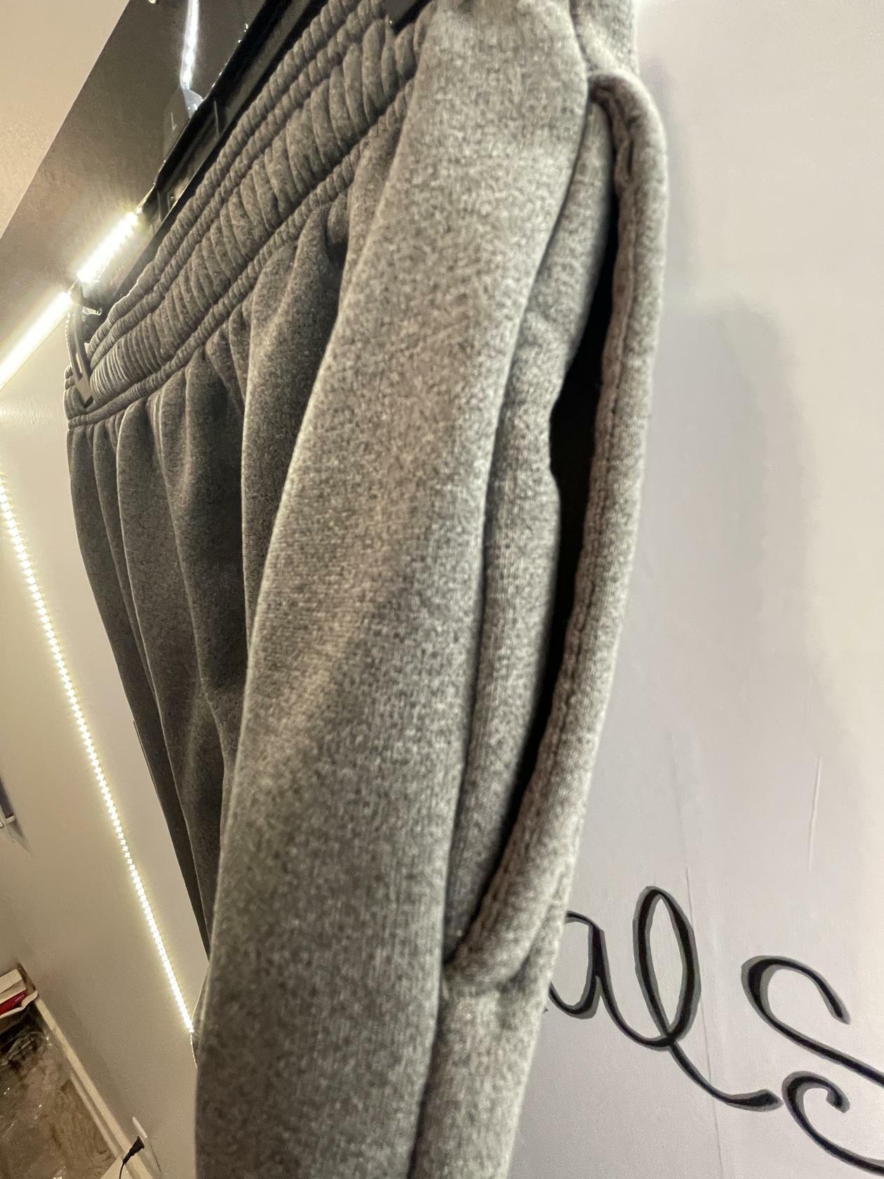 Pantalones deportivos grises para jóvenes Under Armour - Muy bueno
