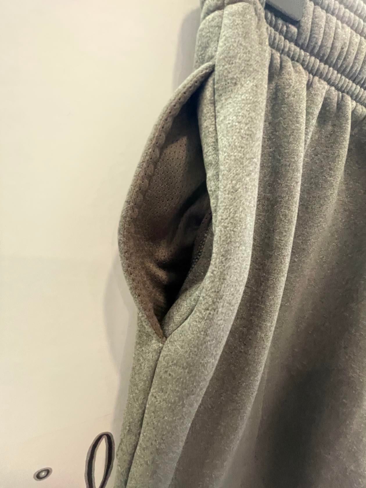 Pantalones deportivos grises para jóvenes Under Armour - Muy bueno