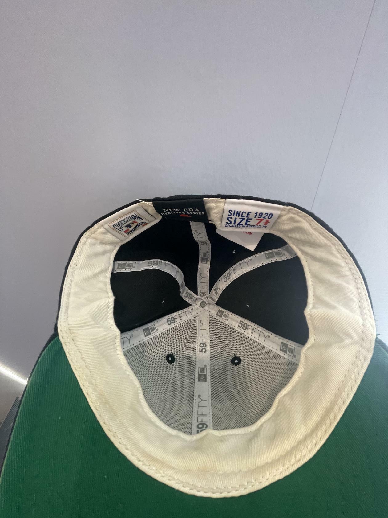 Florida Marlins New Era Black Cooperstown Collection 59FIFTY- 7 5/8 Fitted Black - Very Good