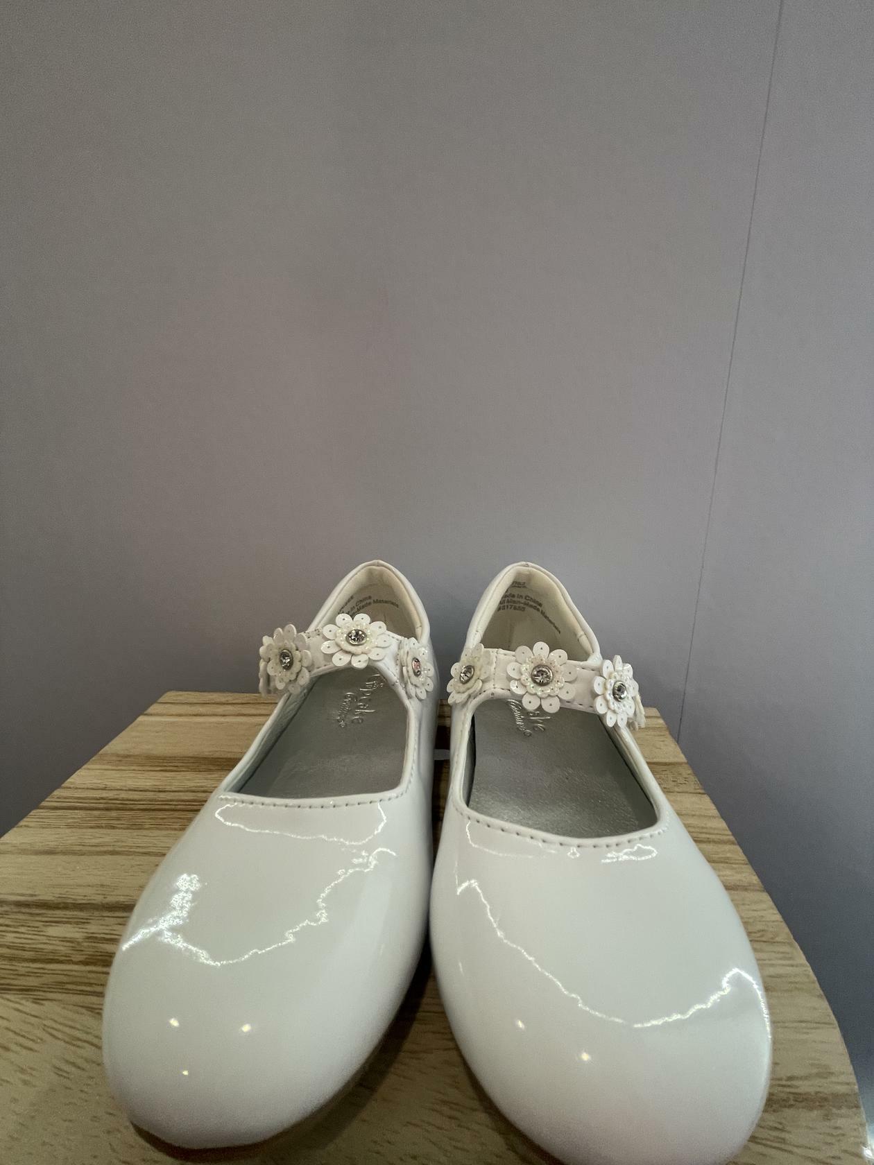 Cupcake Couture Girls Floral Strap Shoes WHITE Flowers- size 8M - Very Good