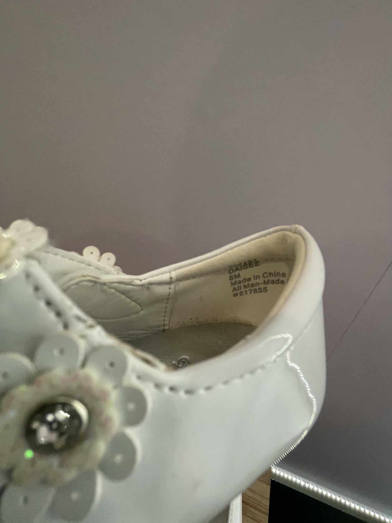 Cupcake Couture Girls Floral Strap Shoes WHITE Flowers- size 8M - Very Good
