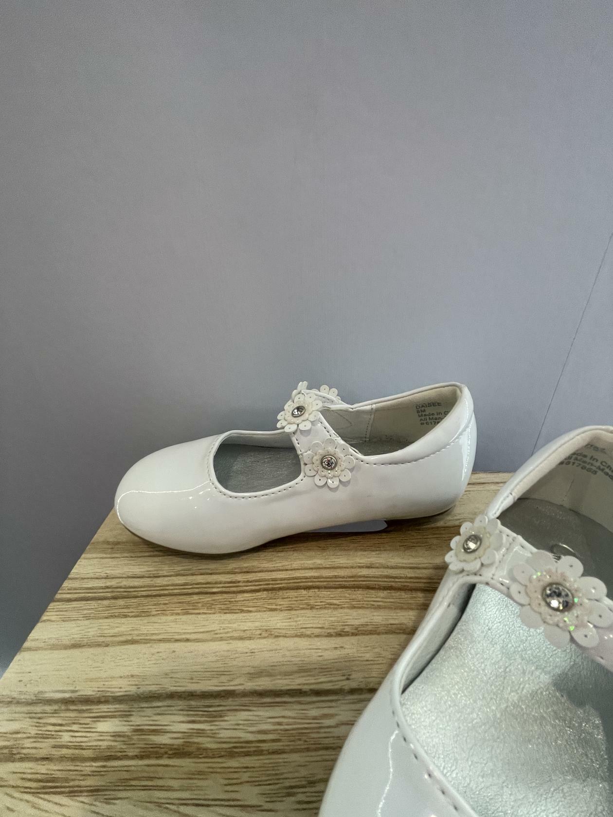 Cupcake Couture Girls Floral Strap Shoes WHITE Flowers- size 8M - Very Good