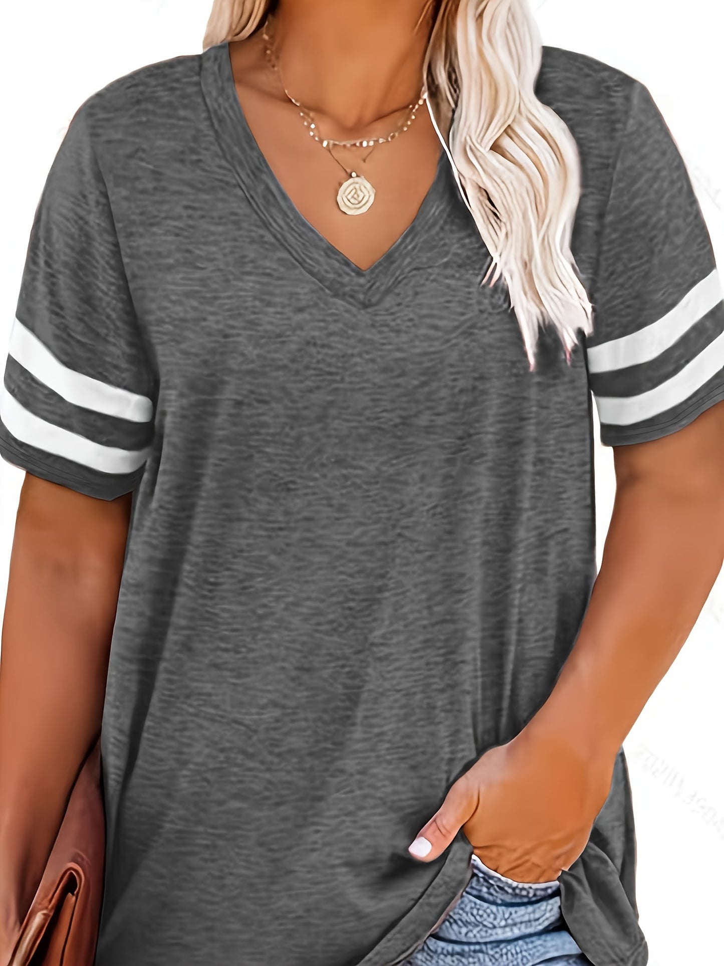 Camiseta con cuello en V y bloques de color de talla grande para mujer - Camiseta informal de manga corta ligeramente elástica - XL, 2XL, 3XL, 4XL, 5XL, 6XL, 7XL, 8XL 