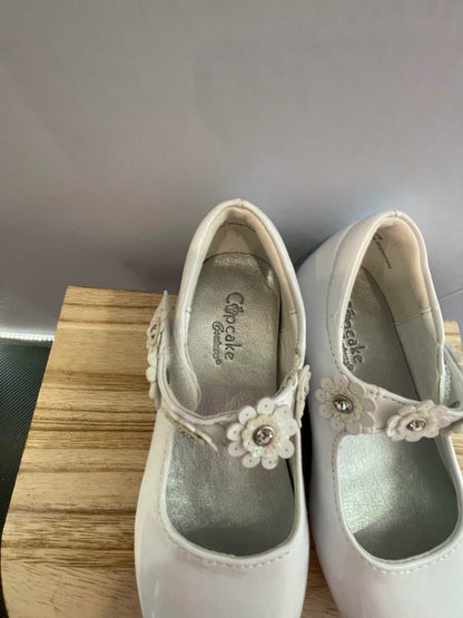 Cupcake Couture Girls Floral Strap Shoes WHITE Flowers- size 8M - Very Good