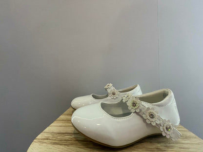 Cupcake Couture Girls Floral Strap Shoes WHITE Flowers- size 8M - Very Good